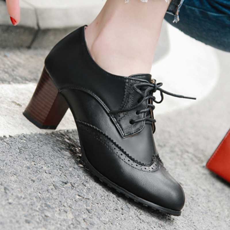 Vintage Women's High Heels Loa - Guipure Lace Panel 评论和价格